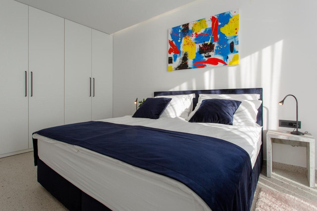 Villa Dispet with heated pool, jacuzzi, sauna&cinema Celina Esterno foto